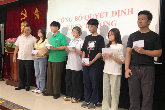Phường Văn Miếu - Quốc Tử Giám tuyên dương 21 học sinh tiêu biểu đạt thành tích xuất sắc