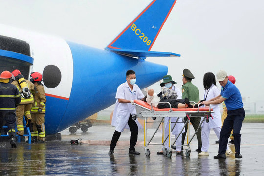 Cảng hàng không quốc tế Nội Bài diễn tập phương án cứu nạn cứu hộ và di dời tàu bay mất khả năng di chuyển