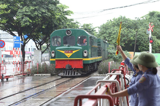Hơn 300 trường hợp vi phạm an toàn đường sắt bị xử lý trong nửa tháng