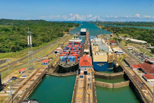 Từ Hormuz nhìn về Panama