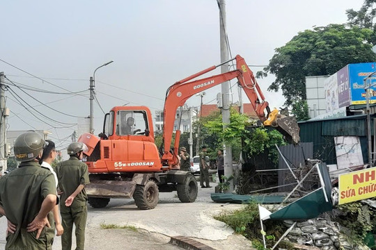 Siết chặt quản lý, xử lý vi phạm đê điều