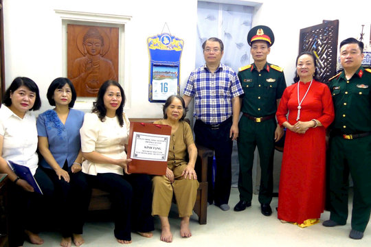 Phường Cầu Giấy tri ân và thăm hỏi các gia đình chính sách dịp 27/7