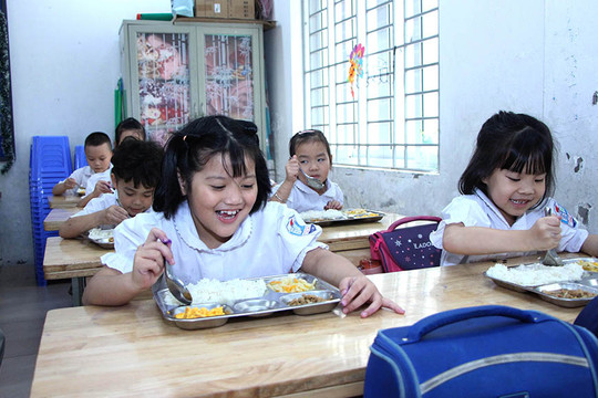 Hỗ trợ bữa ăn bán trú: Chính sách nhân văn, ưu tiên chăm sóc thế hệ trẻ