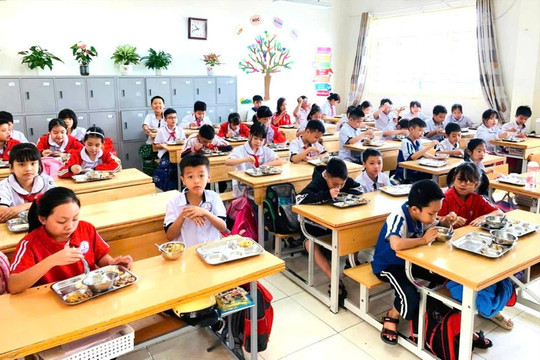 Bảo đảm an toàn thực phẩm học đường: Không chỉ dừng ở kiểm tra