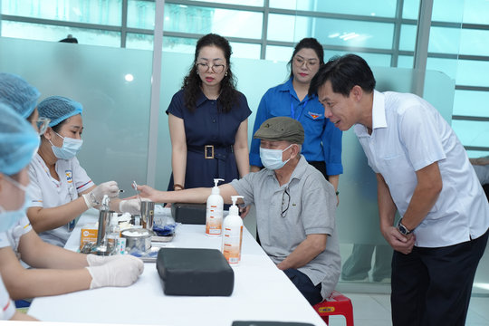 Ấm áp nghĩa tình tri ân những người có công tại phường Láng