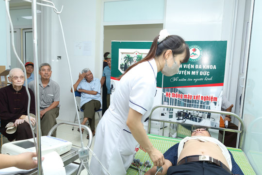 Phúc Sơn chăm sóc sức khỏe người có công