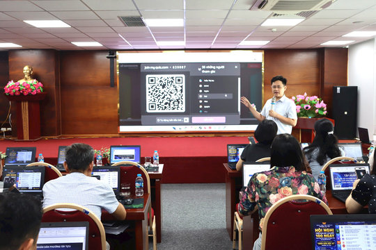 Phường Tây Tựu phấn đấu 100% cán bộ, công chức, viên chức ứng dụng thành thạo AI