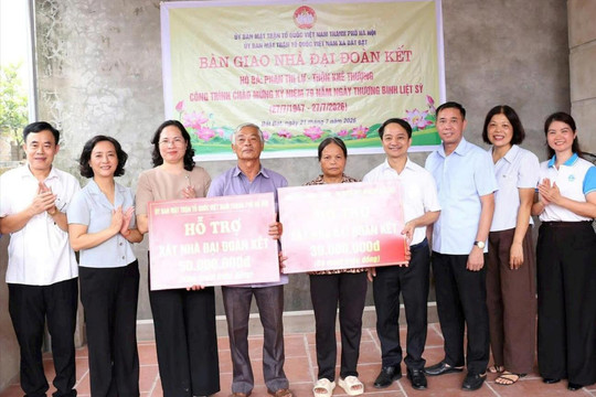 Bàn giao nhà Đại đoàn kết cho 3 hộ khó khăn tại xã Bất Bạt
