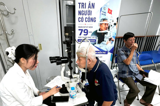 Phường Nghĩa Đô chăm lo sức khỏe người có công