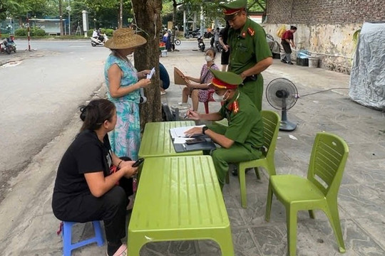 Phường Yên Hòa quyết liệt dẹp bỏ chợ tự phát tại ngõ 100 phố Trung Kính