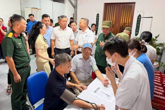 Phường Hồng Hà tổ chức khám sức khỏe, tri ân người có công