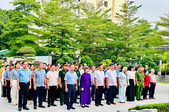 Phường Phương Liệt dâng hương tưởng niệm các Anh hùng liệt sĩ Quân chủng Phòng không - Không quân