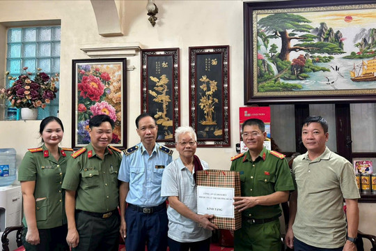 Tưởng niệm các Anh hùng liệt sỹ, tri ân gia đình chính sách tại xã Hoài Đức