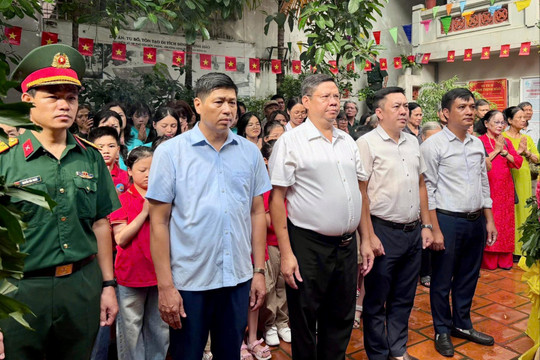 Phường Ô Chợ Dừa dâng hương tưởng niệm các anh hùng liệt sĩ