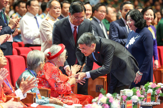 Tri ân 310 người có công, thân nhân Liệt sĩ của 34 tỉnh, thành phố trên cả nước