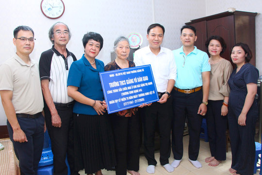 Phường Giảng Võ bàn giao công trình sửa chữa nhà cho thương binh