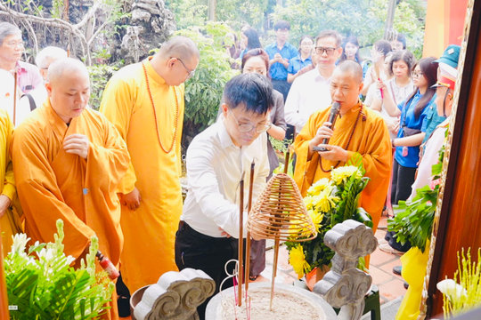 Phường Kim Liên dâng hương tưởng niệm các Anh hùng liệt sĩ