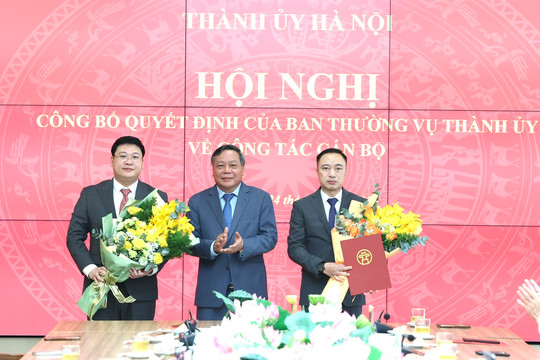 Công bố các quyết định về công tác cán bộ tại Thành ủy Hà Nội