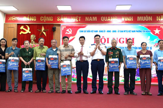 Cảnh sát biển Việt Nam lan tỏa nghĩa tình tri ân tại phường Yên Nghĩa