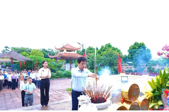 Xã Sơn Đồng tổ chức dâng hương tưởng niệm các Anh hùng liệt sĩ