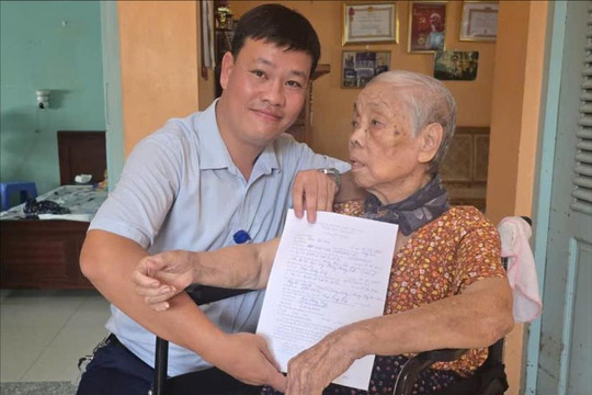 Những “chuyến đi xung kích” mang dịch vụ công đến với người dân