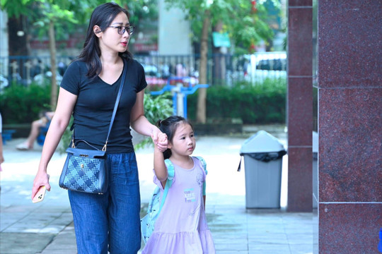 Mức sinh thấp ở Hà Nội: Cần thay đổi gì để chính sách dân số đi vào cuộc sống?
