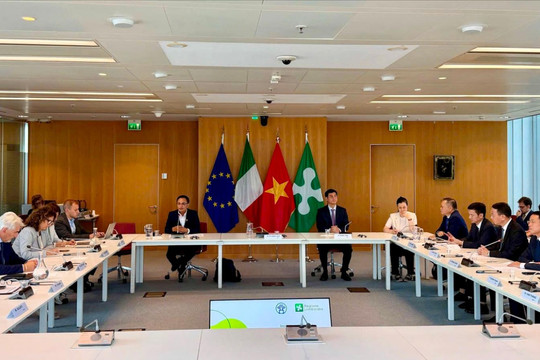 Đoàn đại biểu cấp cao thành phố Hà Nội làm việc với Vùng Lombardia (Italia), thúc đẩy hợp tác trên nhiều lĩnh vực