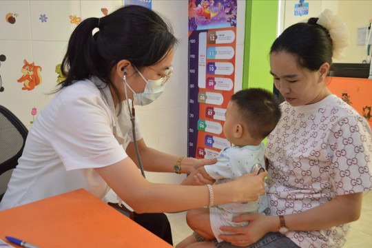 Xã Sóc Sơn gia tăng số trẻ nhiễm vi rút Adeno, cần làm gì để phòng, chống?