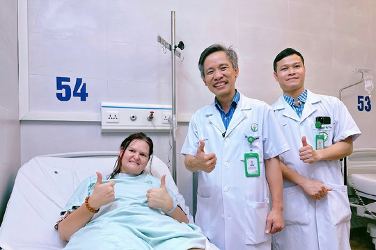 Vượt hơn 9.000 km đến Việt Nam thay khớp háng, chấm dứt 10 năm sống cùng đau đớn