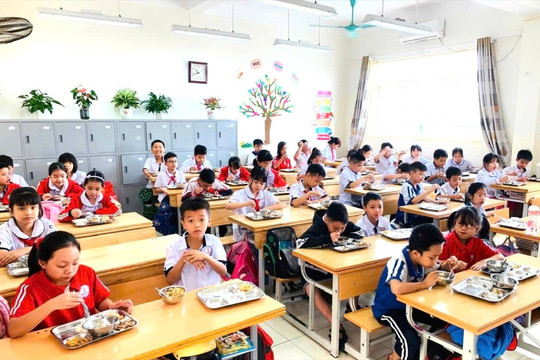 Hà Nội tăng cường bảo đảm an toàn bữa ăn bán trú