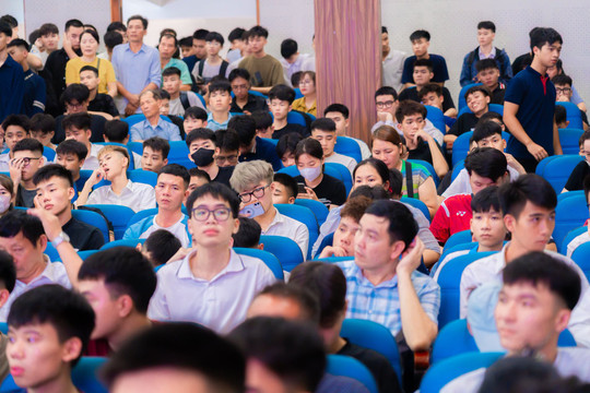 Bảo đảm bình đẳng về chính sách trợ cấp giữa người học trường công và trường tư