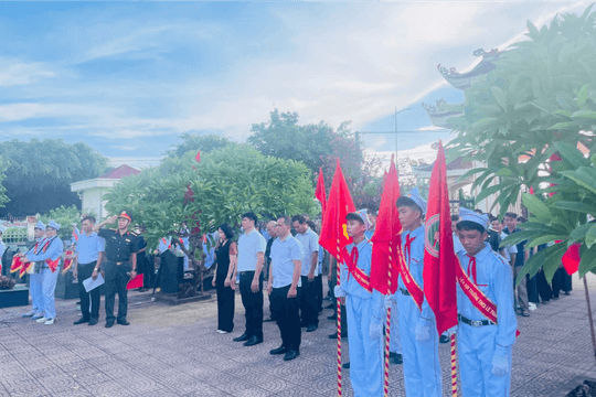 Xã Hồng Sơn tổ chức dâng hương tưởng niệm các Anh hùng Liệt sĩ