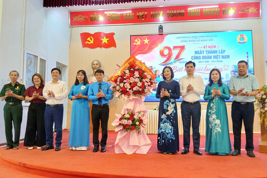 Công đoàn xã Ngọc Hồi ra mắt 2 công đoàn cơ sở, đối thoại với đoàn viên