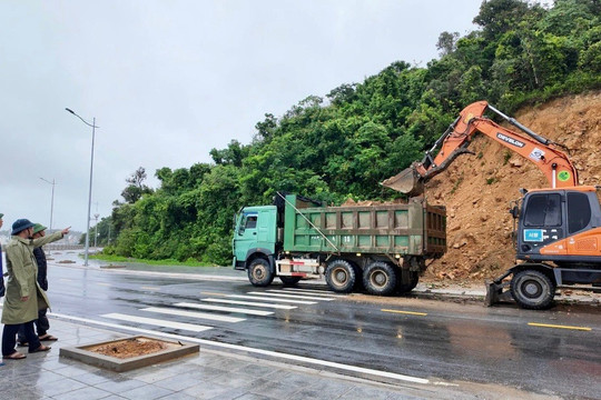 Vì sao Bắc Bộ mưa dông kéo dài?