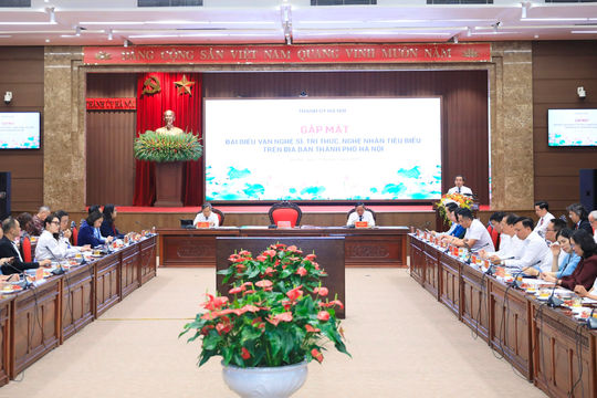 Hà Nội gặp mặt đại biểu văn nghệ sĩ, trí thức, nghệ nhân tiêu biểu