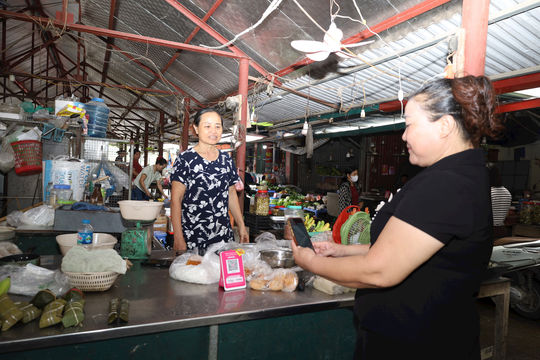 Phúc Sơn đưa thanh toán số vào chợ truyền thống