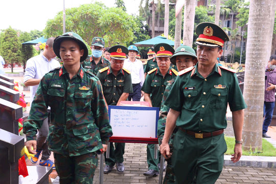 Cận cảnh triển khai lấy mẫu hài cốt liệt sĩ chưa xác định được danh tính tại Nghĩa trang Liệt sĩ Ngọc Hồi
