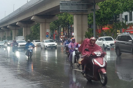 Hà Nội mưa dông về chiều tối và đêm