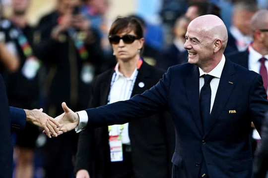 FIFA đối mặt làn sóng đòi minh bạch hơn sau kế hoạch bán cổ phần World Cup