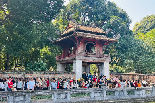 [Podcast] Tin tức ngày 1-8: Việt Nam vào top 5 điểm đến du lịch một mình hấp dẫn nhất