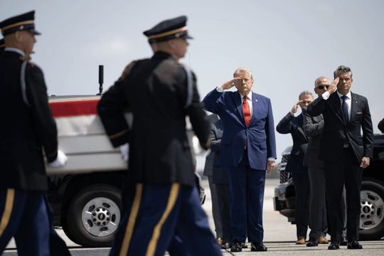 Tổng thống Trump hoãn kế hoạch tấn công Iran