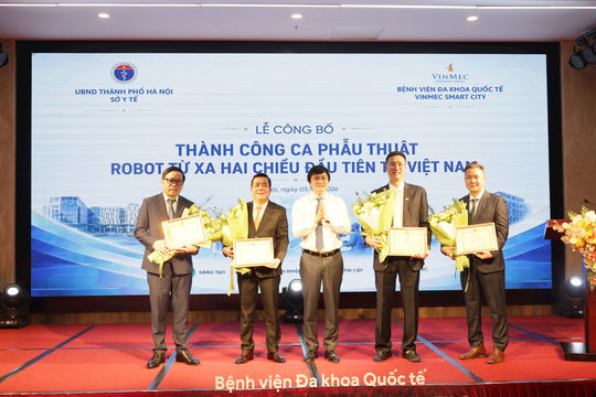 Ca phẫu thuật robot từ xa hai chiều đầu tiên tại Việt Nam