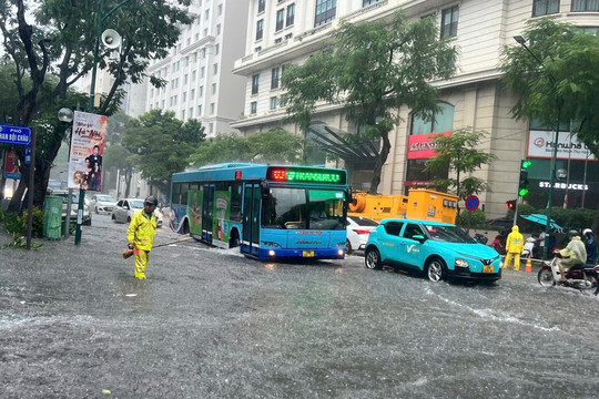 Hà Nội yêu cầu các xã, phường chủ động ứng phó đợt mưa lớn kéo dài