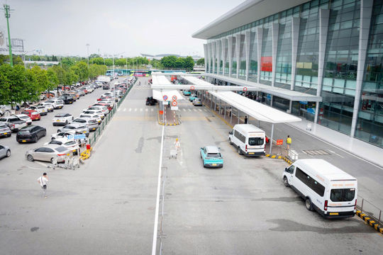 Sân bay Nội Bài điều chỉnh làn đón cho xe dịch vụ tại nhà ga T1 sau phản ánh của hành khách