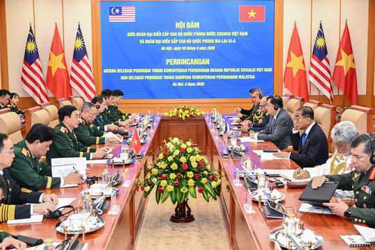Bộ trưởng Quốc phòng Phan Văn Giang hội đàm với Bộ trưởng Quốc phòng Malaysia