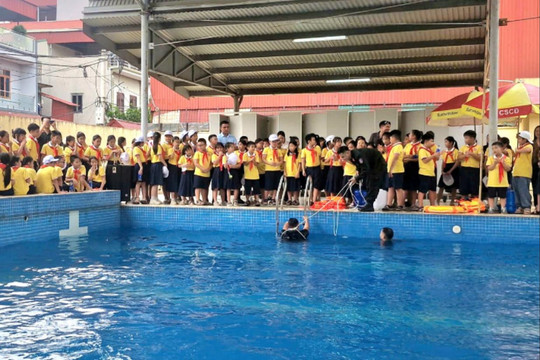 Trang bị kỹ năng an toàn, phòng chống đuối nước cho trẻ em Đông Anh