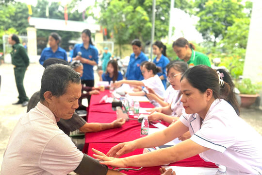 Chăm sóc người cao tuổi cần được nhìn nhận là một nghề