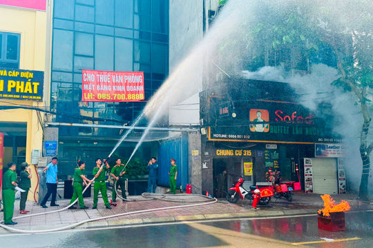 Phường Khương Đình: Diễn tập phương án chữa cháy và cứu nạn, cứu hộ tại chung cư mini