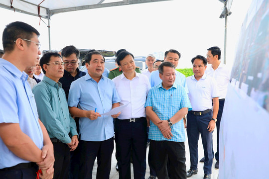 Bí thư Thành ủy Hà Nội Trần Đức Thắng kiểm tra thực địa các dự án giao thông trọng điểm