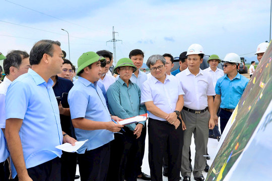 Khi người đứng đầu không ngồi chờ báo cáo